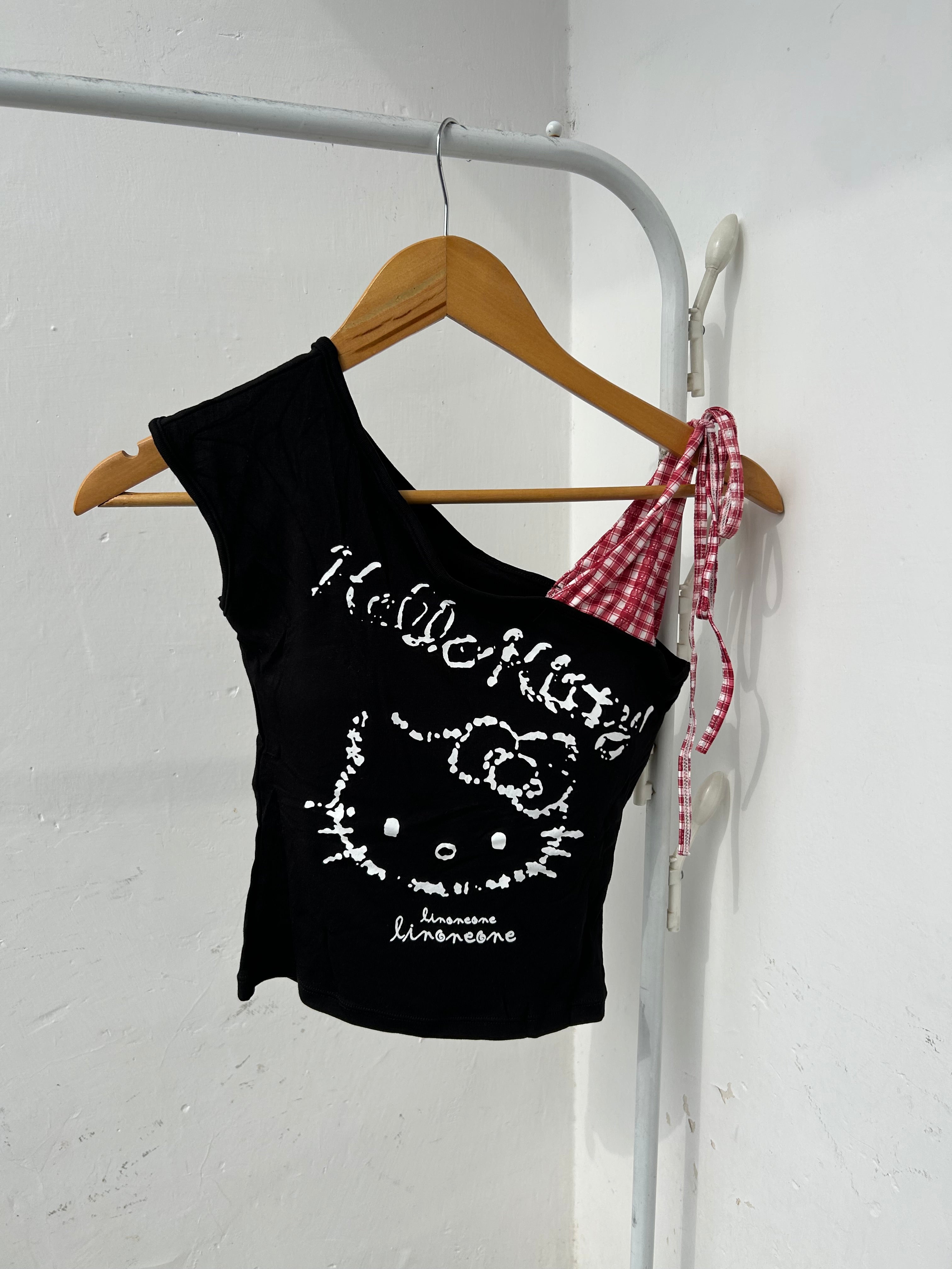 Hello kitty padded top